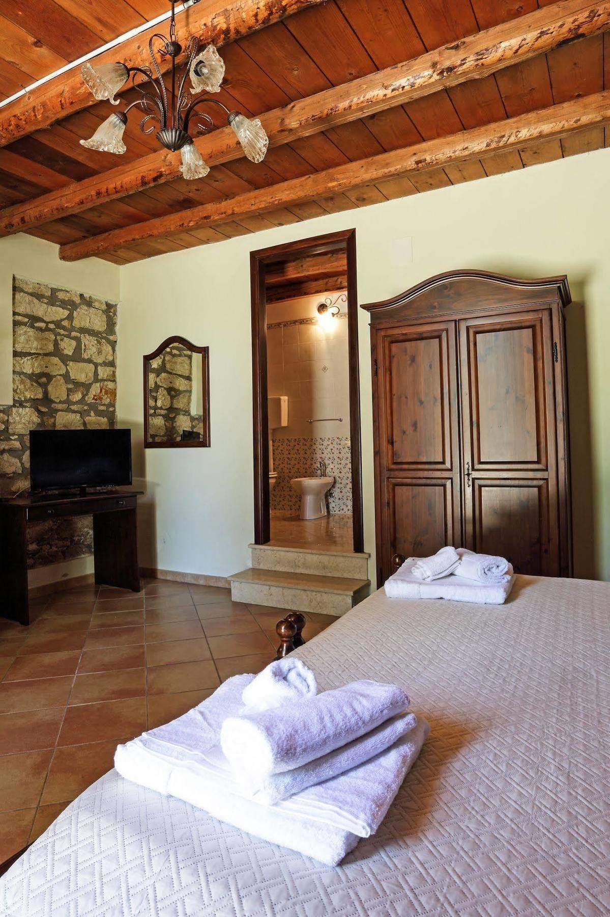 Agriturismo Tenute Pollara Roccamena Exterior foto